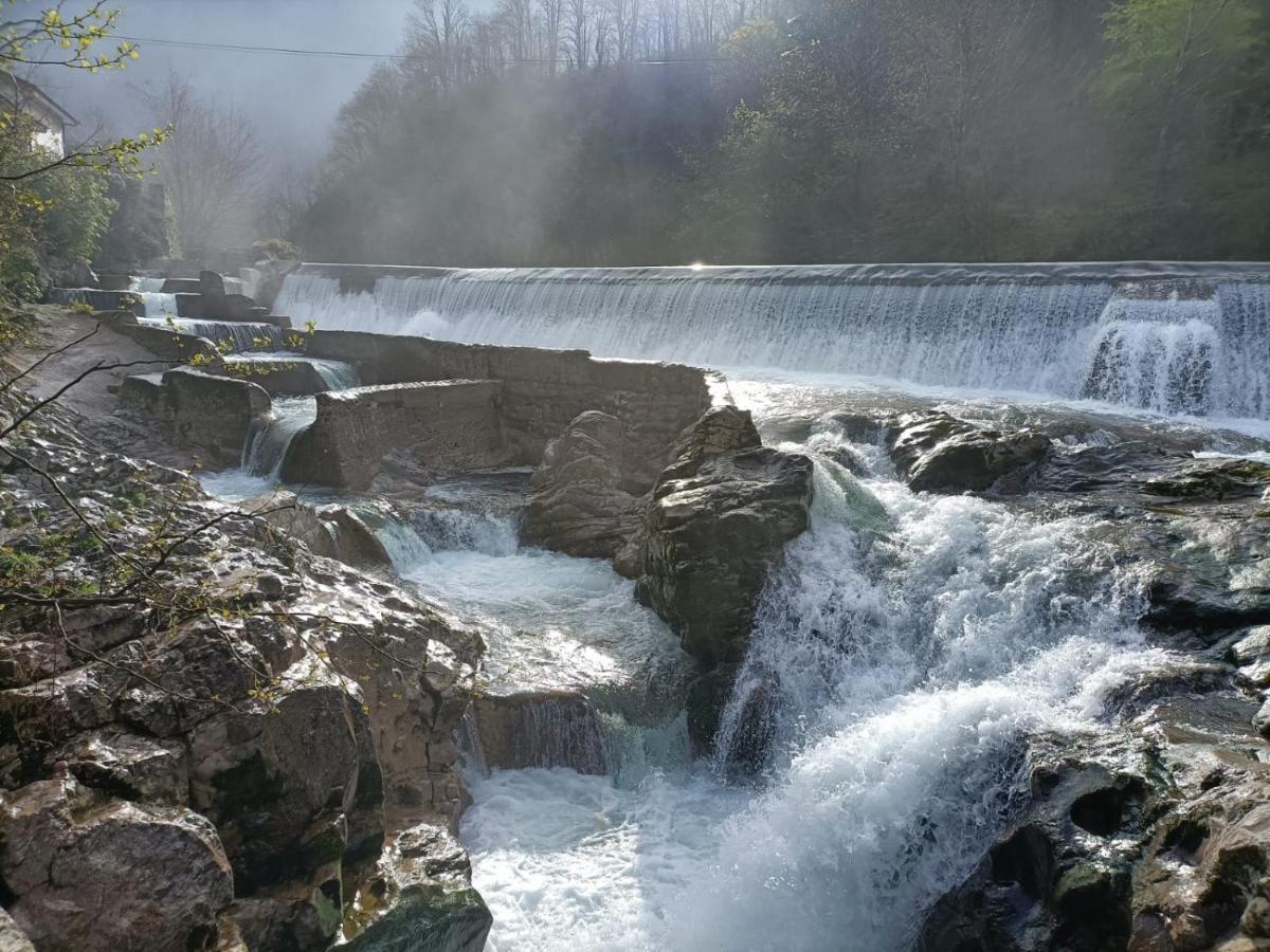 La Salmonera Cangas De Onis Caño Zewnętrze zdjęcie