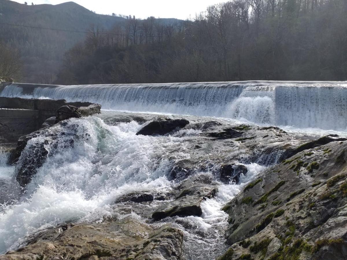 La Salmonera Cangas De Onis Caño Zewnętrze zdjęcie