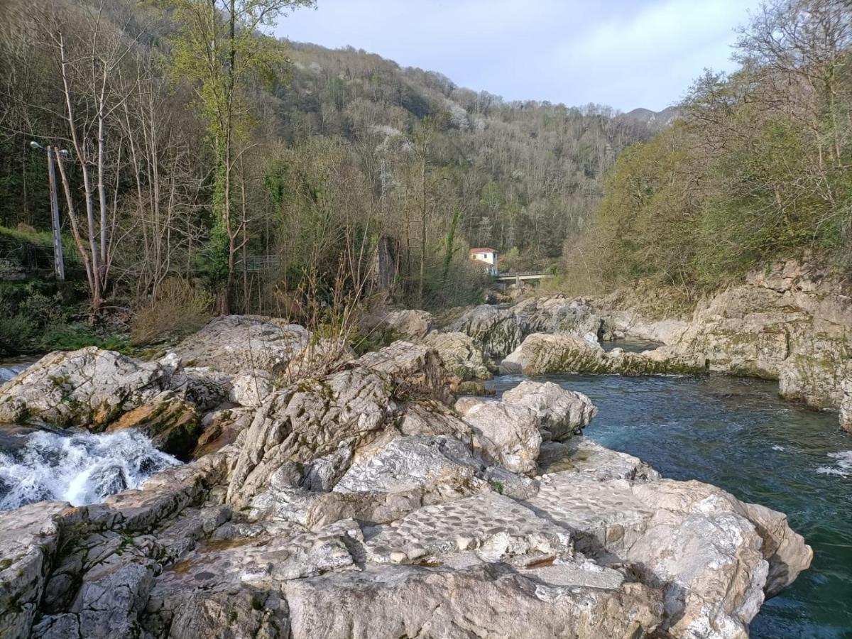 La Salmonera Cangas De Onis Caño Zewnętrze zdjęcie