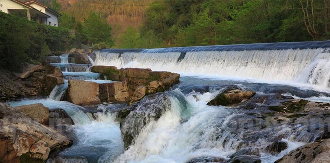 La Salmonera Cangas De Onis Caño Zewnętrze zdjęcie