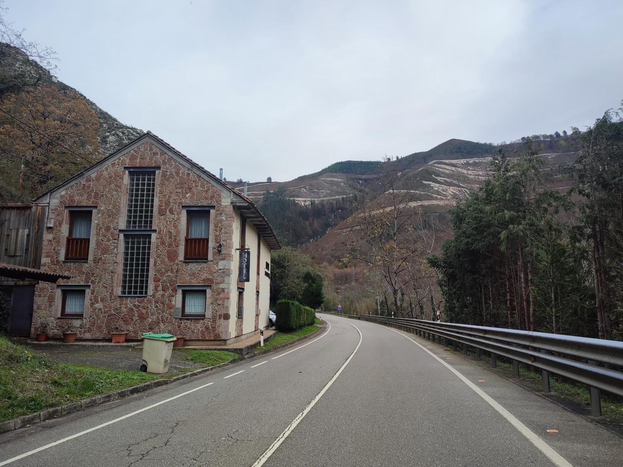 La Salmonera Cangas De Onis Caño Zewnętrze zdjęcie
